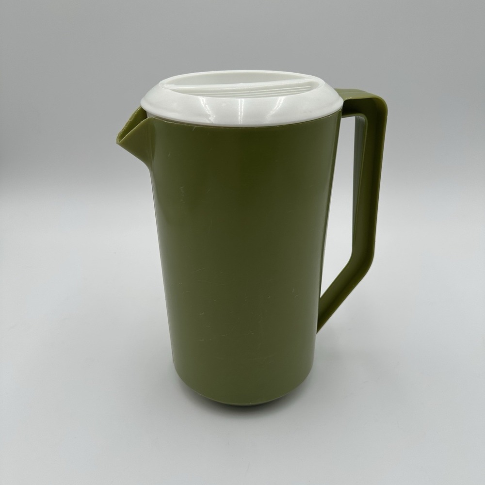 Vintage Rubbermaid J-2445 2 1/4 Qt Avocado Green Pitcher White Lid 1970s